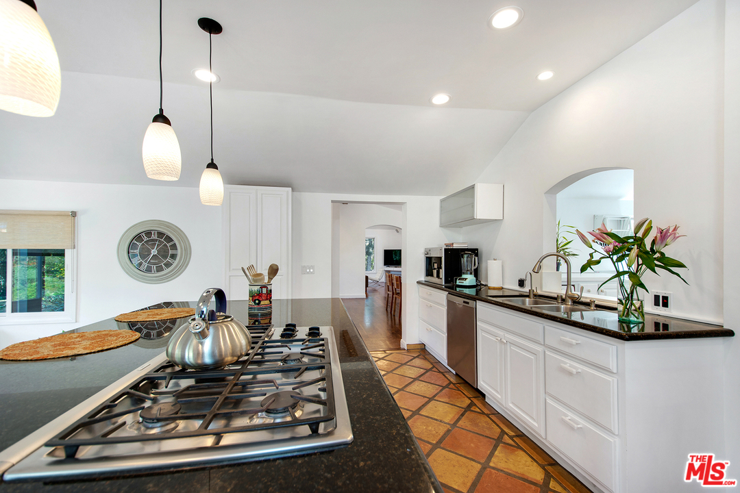 6539 Wandermere Road Malibu, CA 90265 - Photo 10 of 40