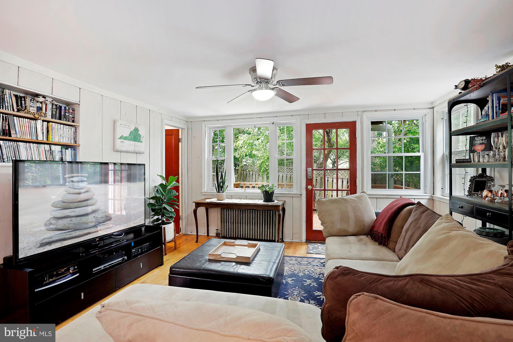 1309 North Glebe Road Arlington, VA 22207 - Photo 13 of 37 Living Room