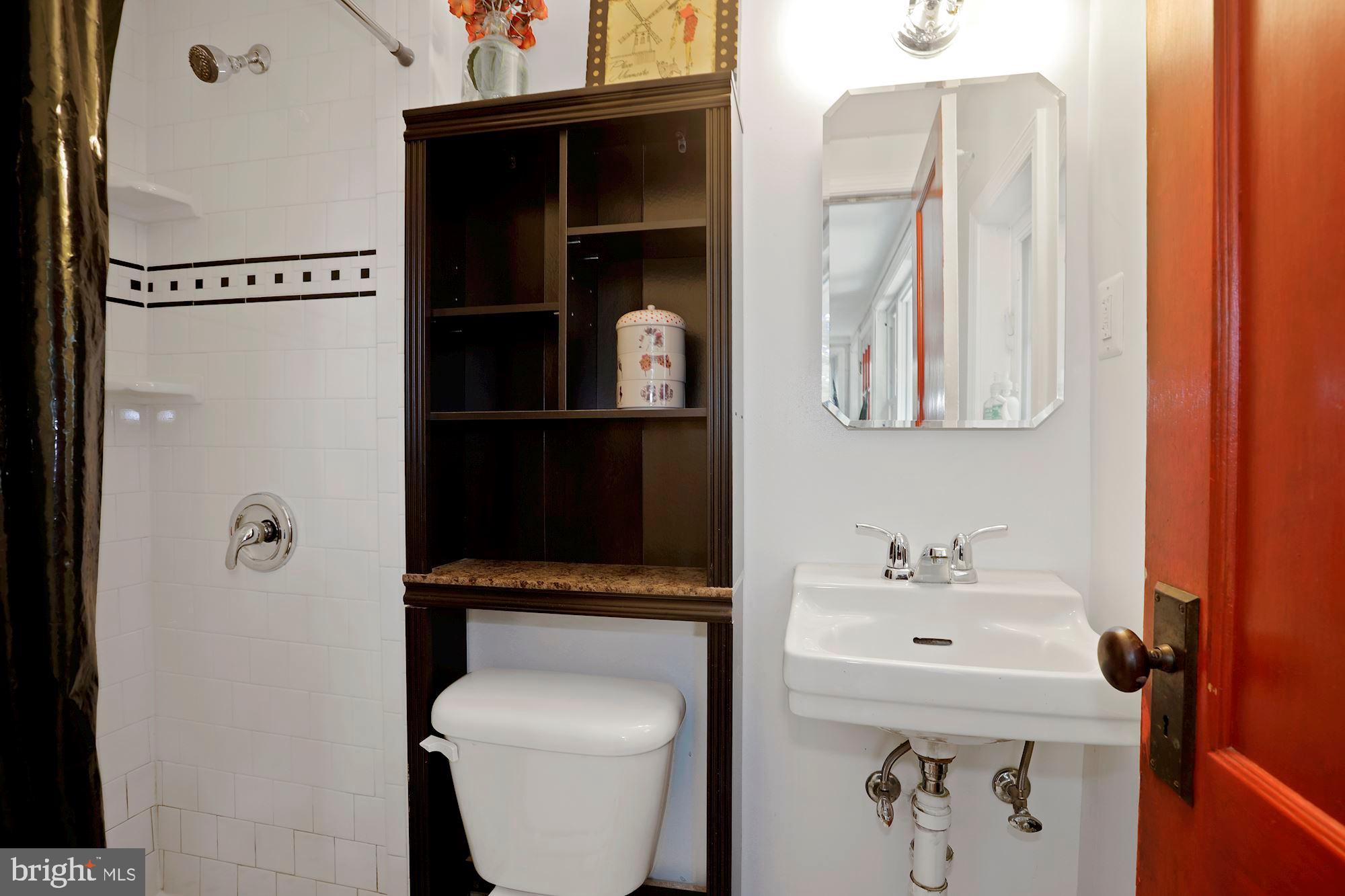 1309 North Glebe Road Arlington, VA 22207 - Photo 16 of 37 Full bath on the main