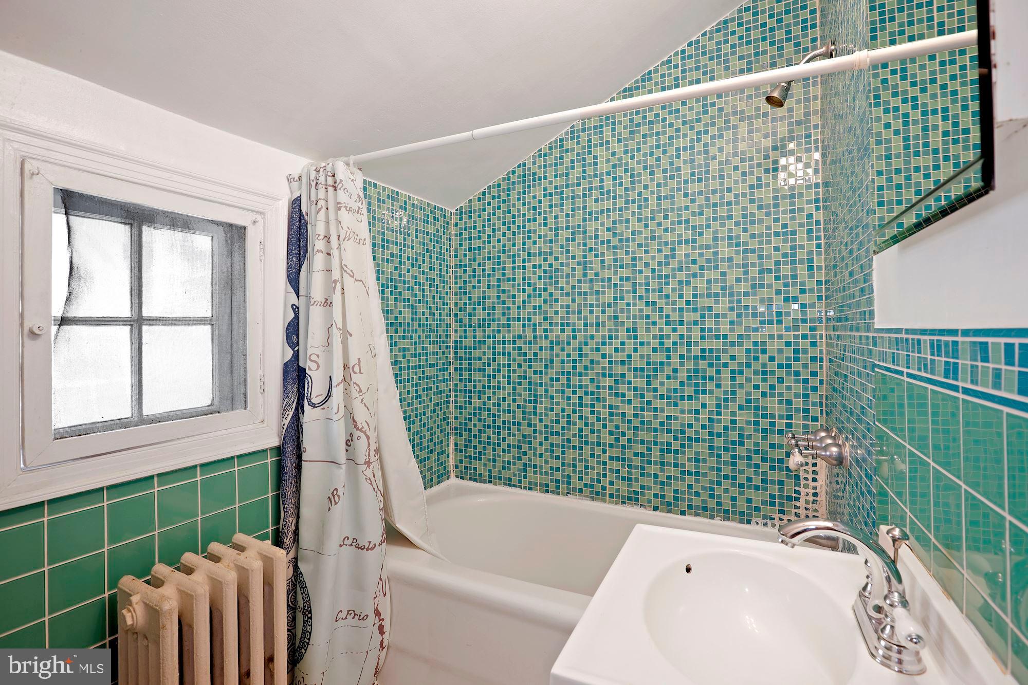 1309 North Glebe Road Arlington, VA 22207 - Photo 19 of 37 Upstairs Full Bath