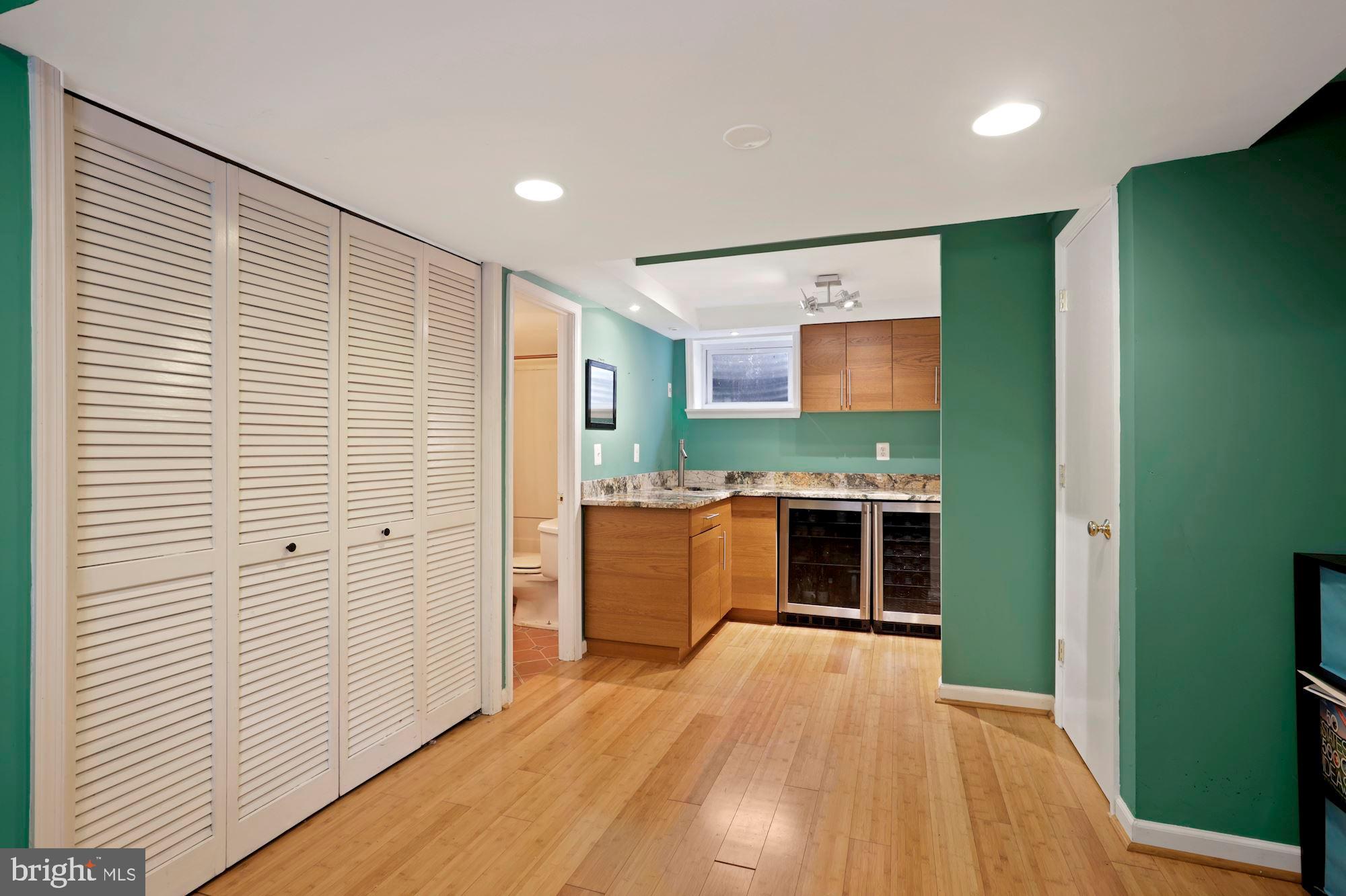 1309 North Glebe Road Arlington, VA 22207 - Photo 23 of 37 Wet Bar