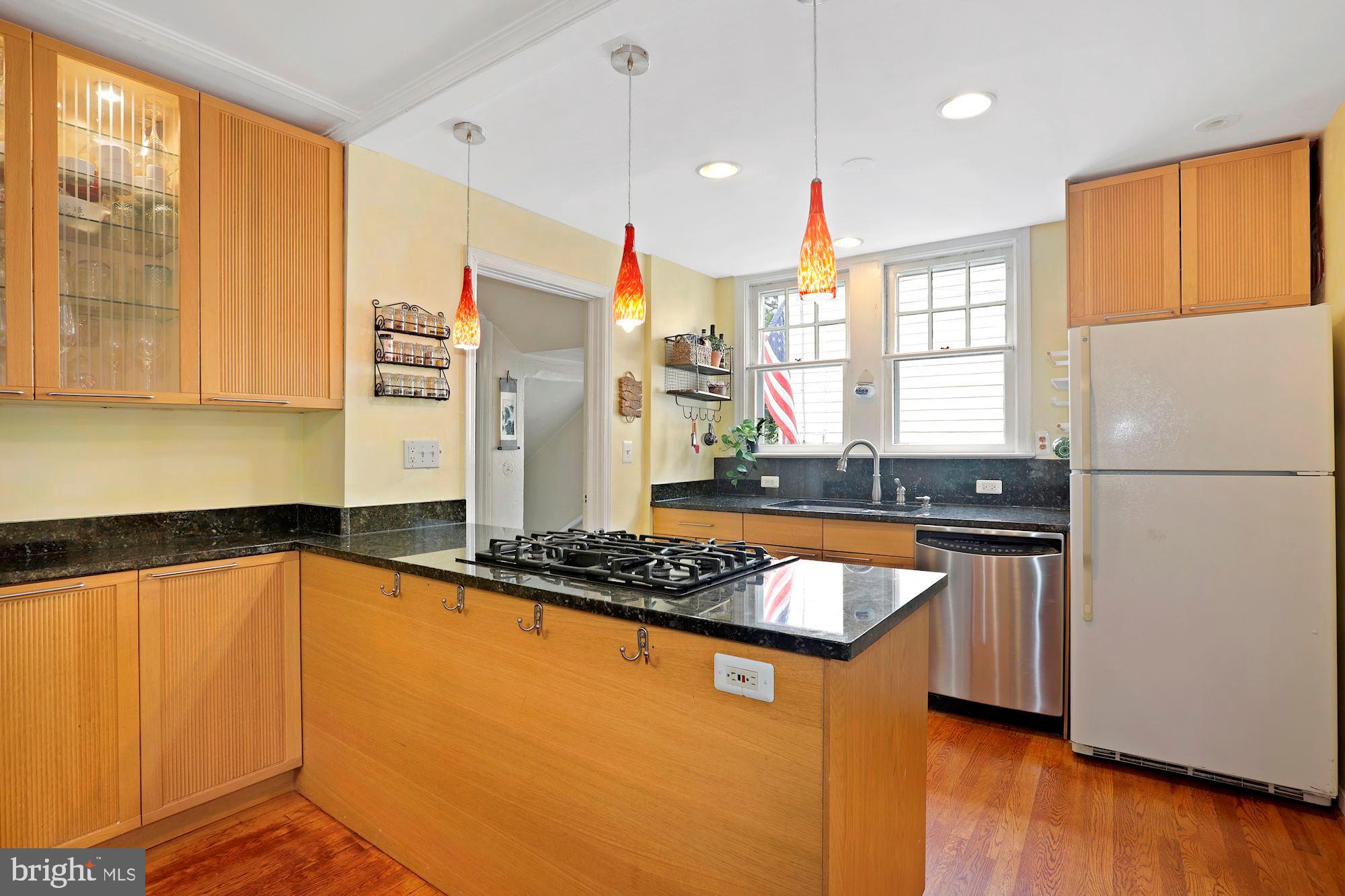 1309 North Glebe Road Arlington, VA 22207 - Photo 8 of 37 Kitchen