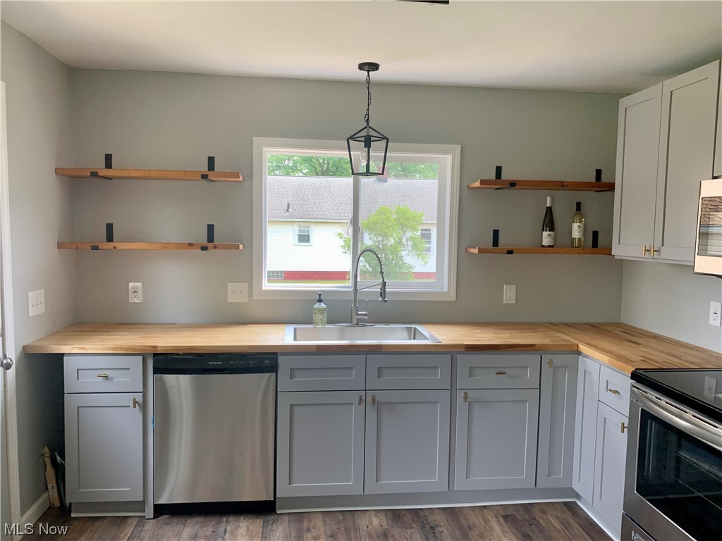 607 Killian Road Akron, OH 44319 - Photo 9 of 33 Kitchen
