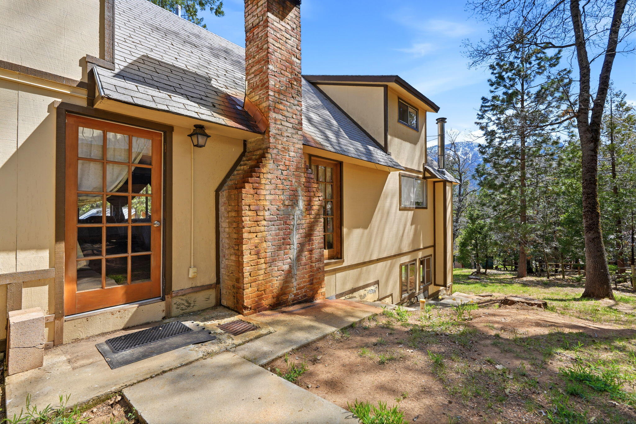 697 Loop Drive Springville, CA 93265 - Photo 7 of 55 a view of a house with a outdoor space