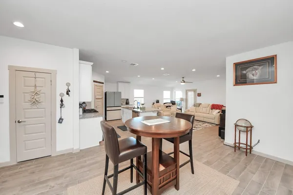 $2,850 | 13521 Bonita Is Way, La Marque, TX 77568