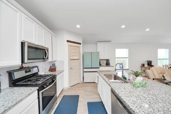 $2,850 | 13521 Bonita Is Way, La Marque, TX 77568