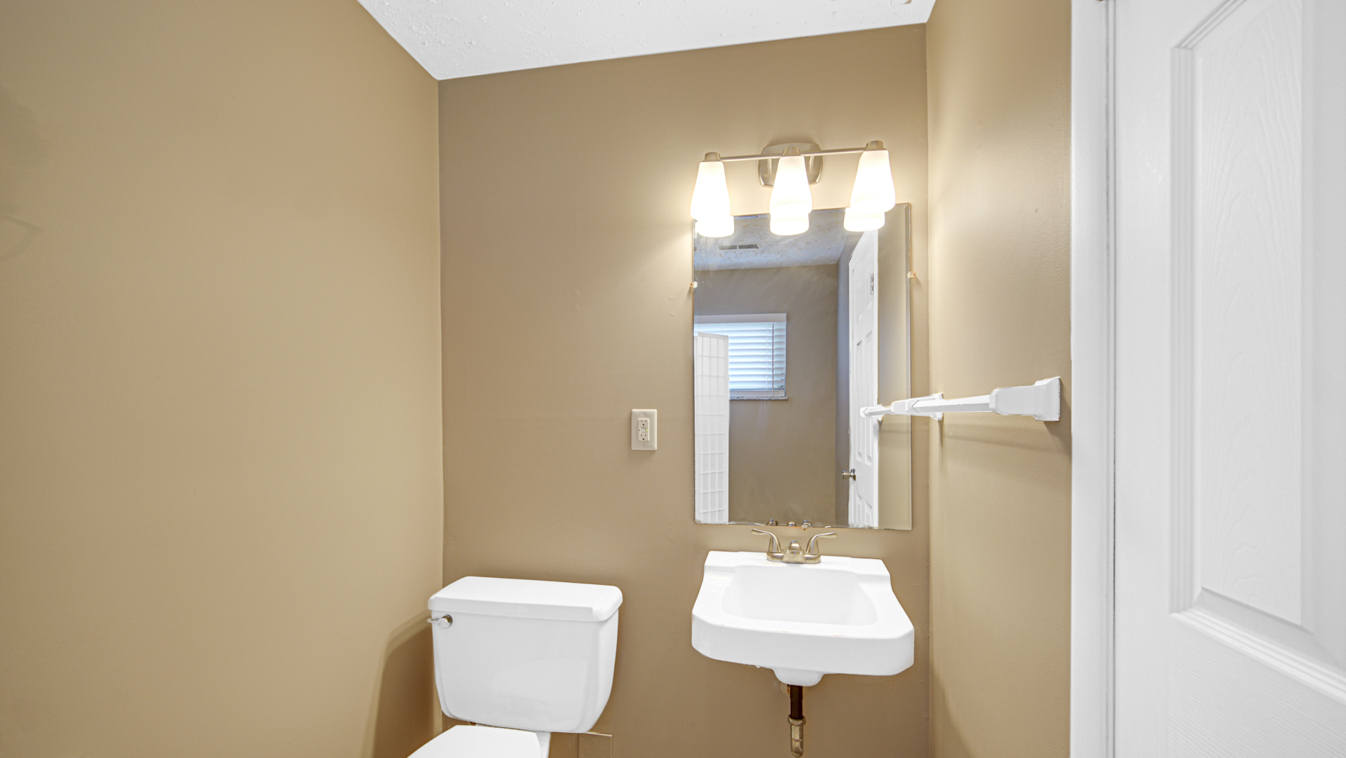 5507 North Kenmore Road Indianapolis, IN 46226 - Photo 13 of 27 Gallery Image 13