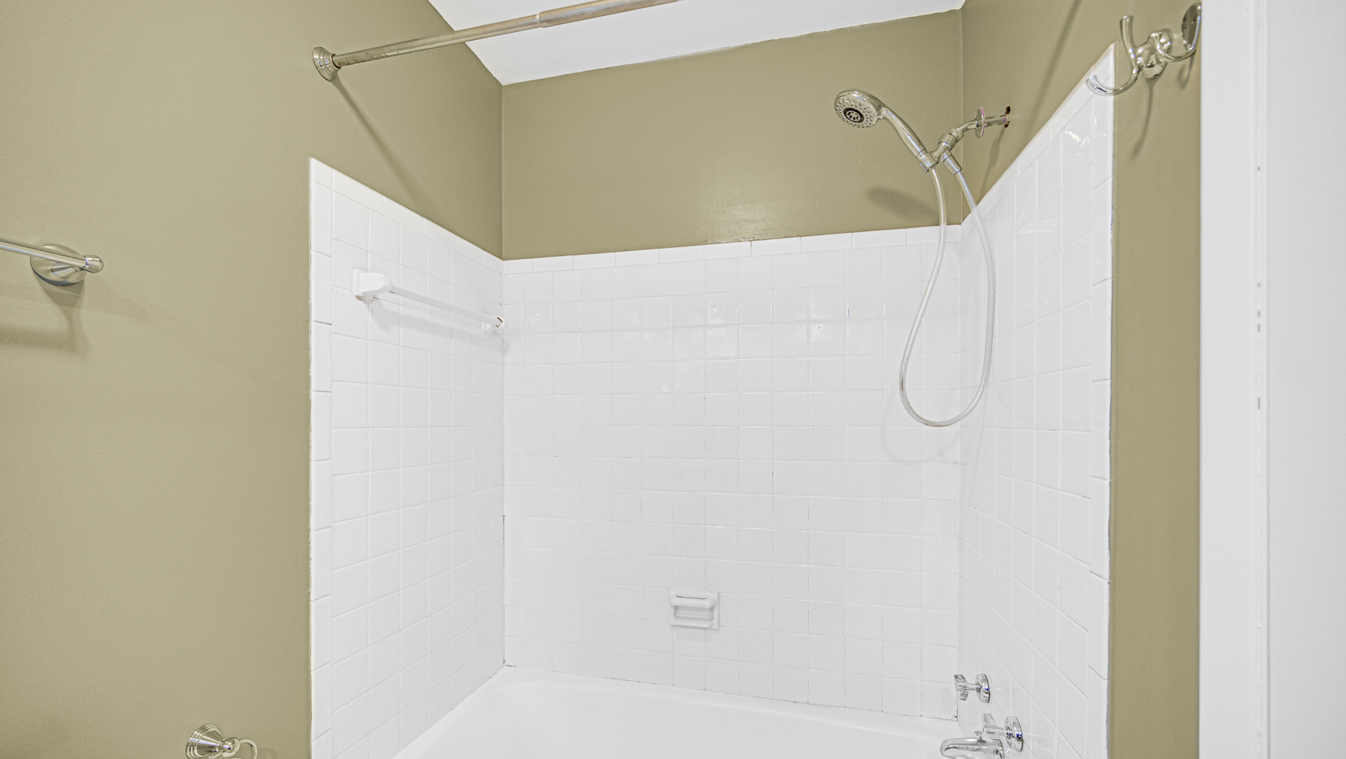 5507 North Kenmore Road Indianapolis, IN 46226 - Photo 19 of 27 Gallery Image 19