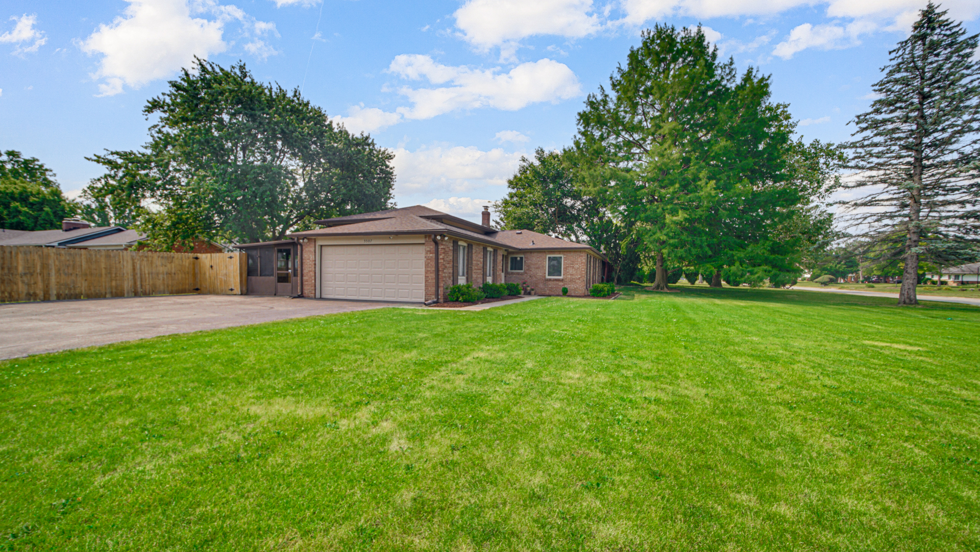 5507 North Kenmore Road Indianapolis, IN 46226 - Photo 2 of 27 Gallery Image 2