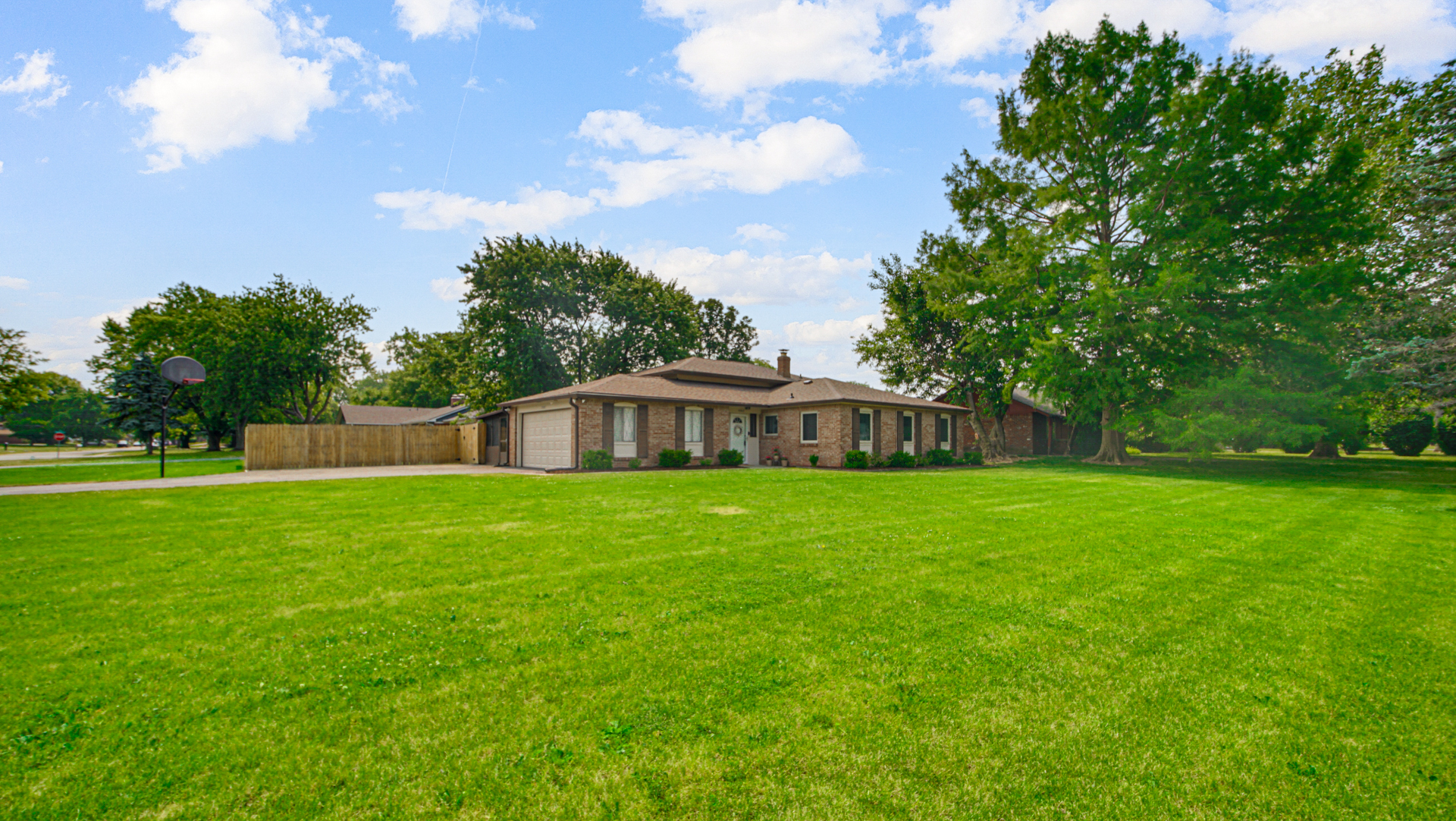 5507 North Kenmore Road Indianapolis, IN 46226 - Photo 3 of 27 Gallery Image 3
