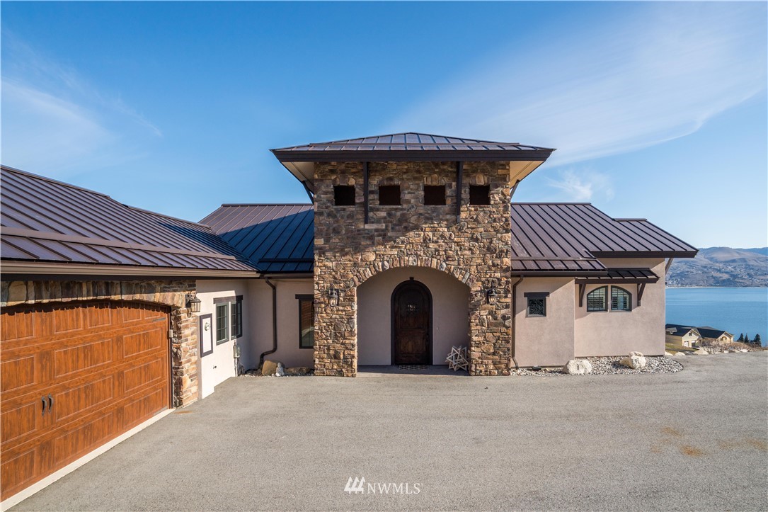 303 Clos Chevalle Road Chelan, WA 98816 - Photo 3 of 40 Gallery Image 3
