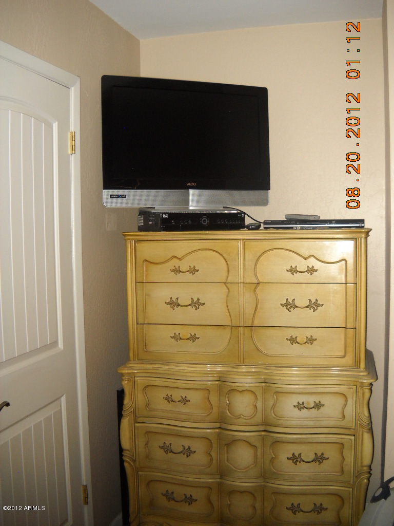 156 West Wagoner Road Phoenix, AZ 85023 - Photo 23 of 36 Master BR entertainment niche