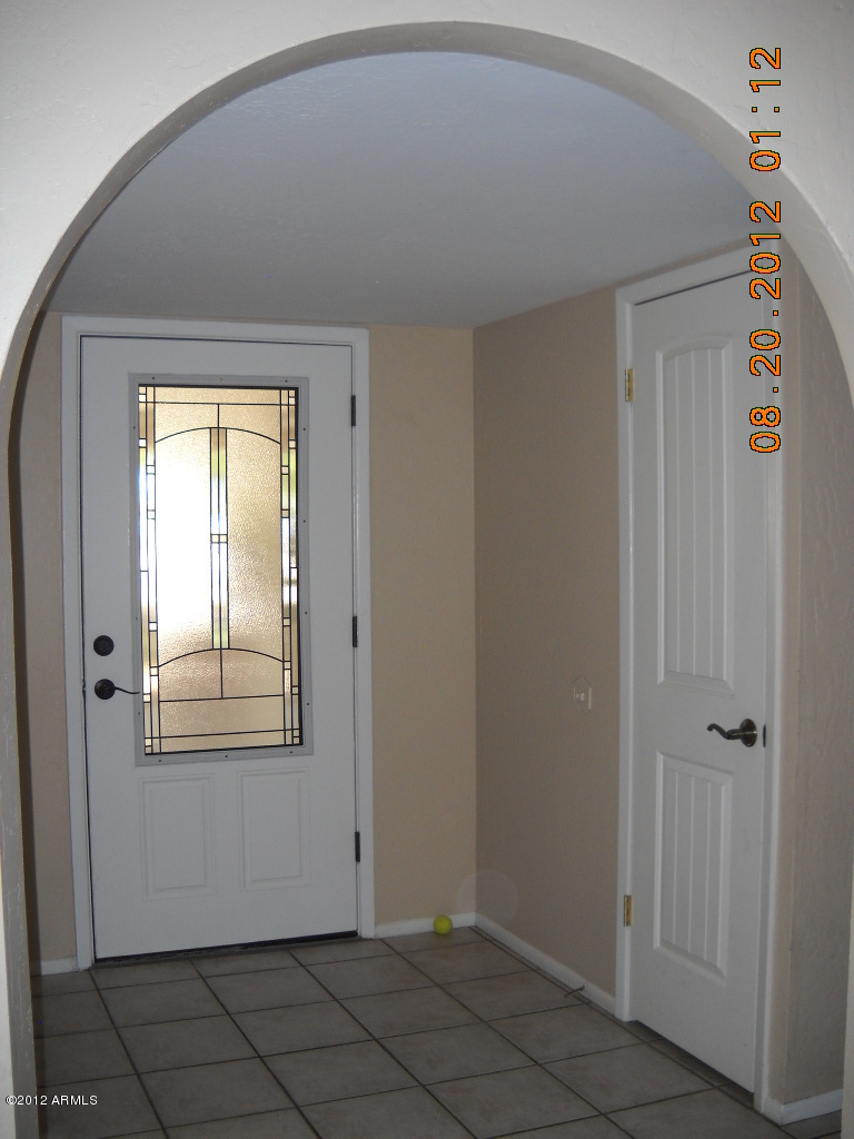156 West Wagoner Road Phoenix, AZ 85023 - Photo 8 of 36 Welcoming entryway