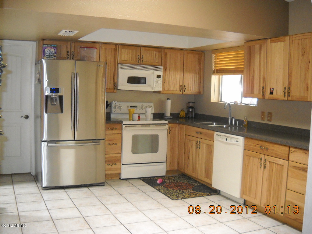 156 West Wagoner Road Phoenix, AZ 85023 - Photo 9 of 36 Remodeled kitchen