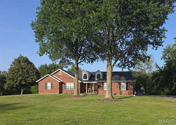 $469,900 | 5435 White Oak Drive, Smithton, IL 62285