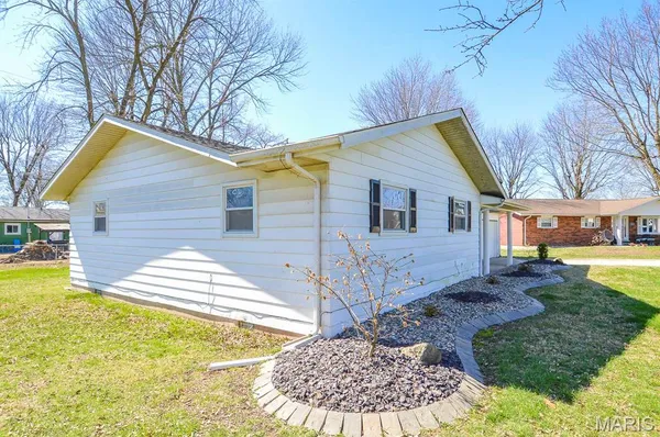 $75,000 | 301 West Oak Street, New Baden, IL 62265