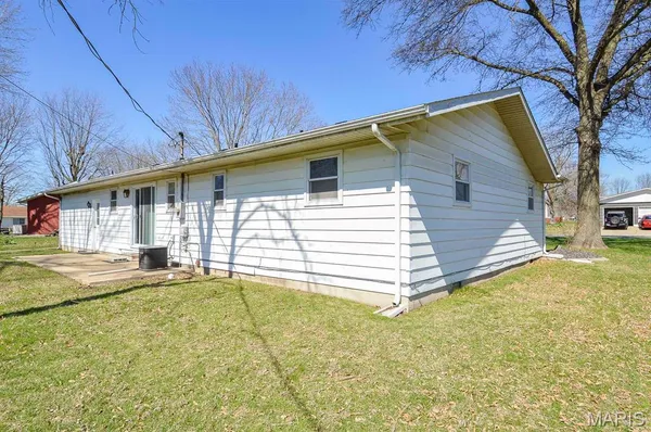 $75,000 | 301 West Oak Street, New Baden, IL 62265