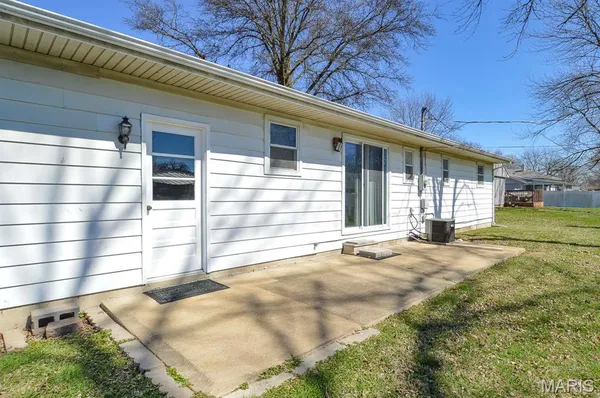 $75,000 | 301 West Oak Street, New Baden, IL 62265