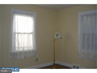 311 Edgemore Road Secane, PA 19018 - Photo 4 of 12 Living Room