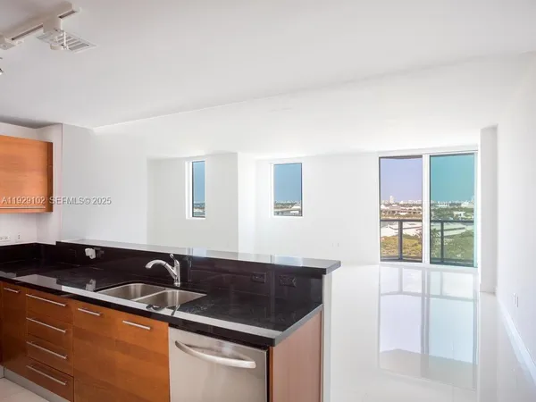 $4,450 | 244 Biscayne Boulevard, Unit 2402, Miami, FL 33132