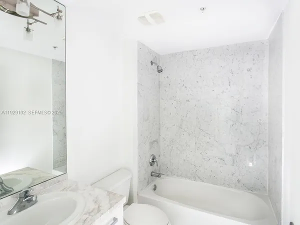 $4,450 | 244 Biscayne Boulevard, Unit 2402, Miami, FL 33132