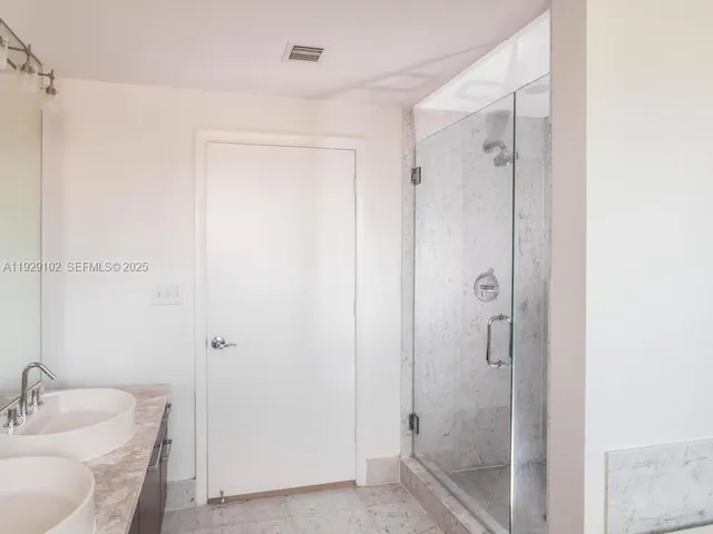 $4,450 | 244 Biscayne Boulevard, Unit 2402, Miami, FL 33132