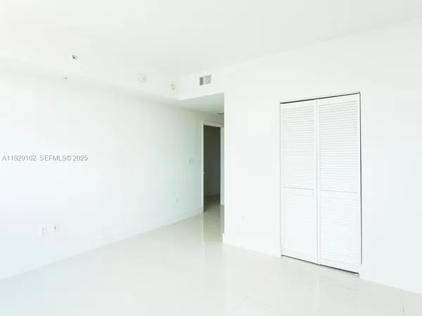 $4,450 | 244 Biscayne Boulevard, Unit 2402, Miami, FL 33132
