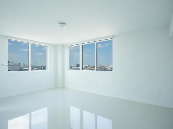 $4,450 | 244 Biscayne Boulevard, Unit 2402, Miami, FL 33132