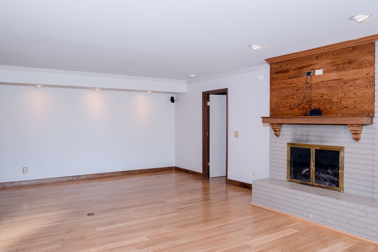 1057 Garrison Road Owosso, MI 48867 - Photo 9 of 46 31386427-8.JPG