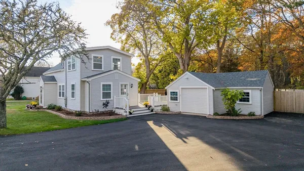 $740,000 | 245 Wareham Road, Marion, MA 02738