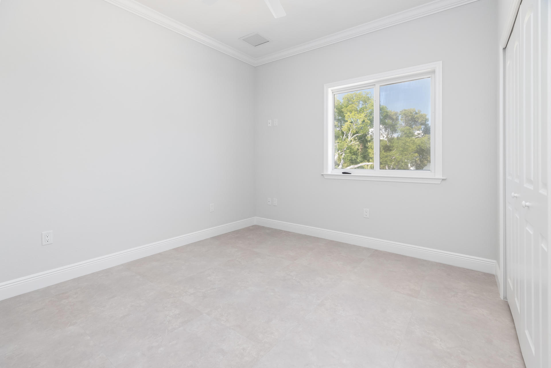 983 Gibraltar Road Key Largo, FL 33037 - Photo 24 of 54 2nd guest bedroom