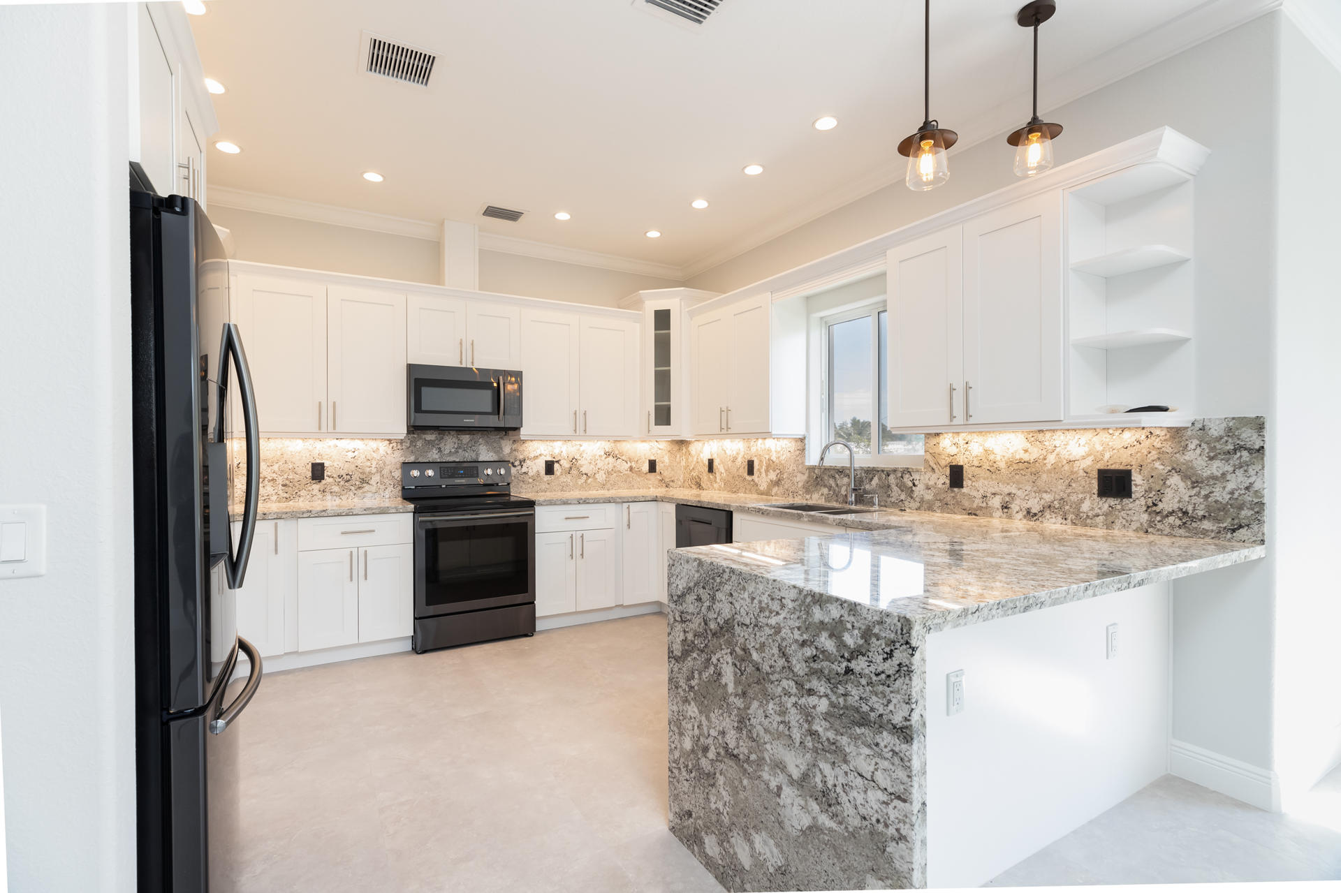 983 Gibraltar Road Key Largo, FL 33037 - Photo 4 of 54 Wow Kitchen