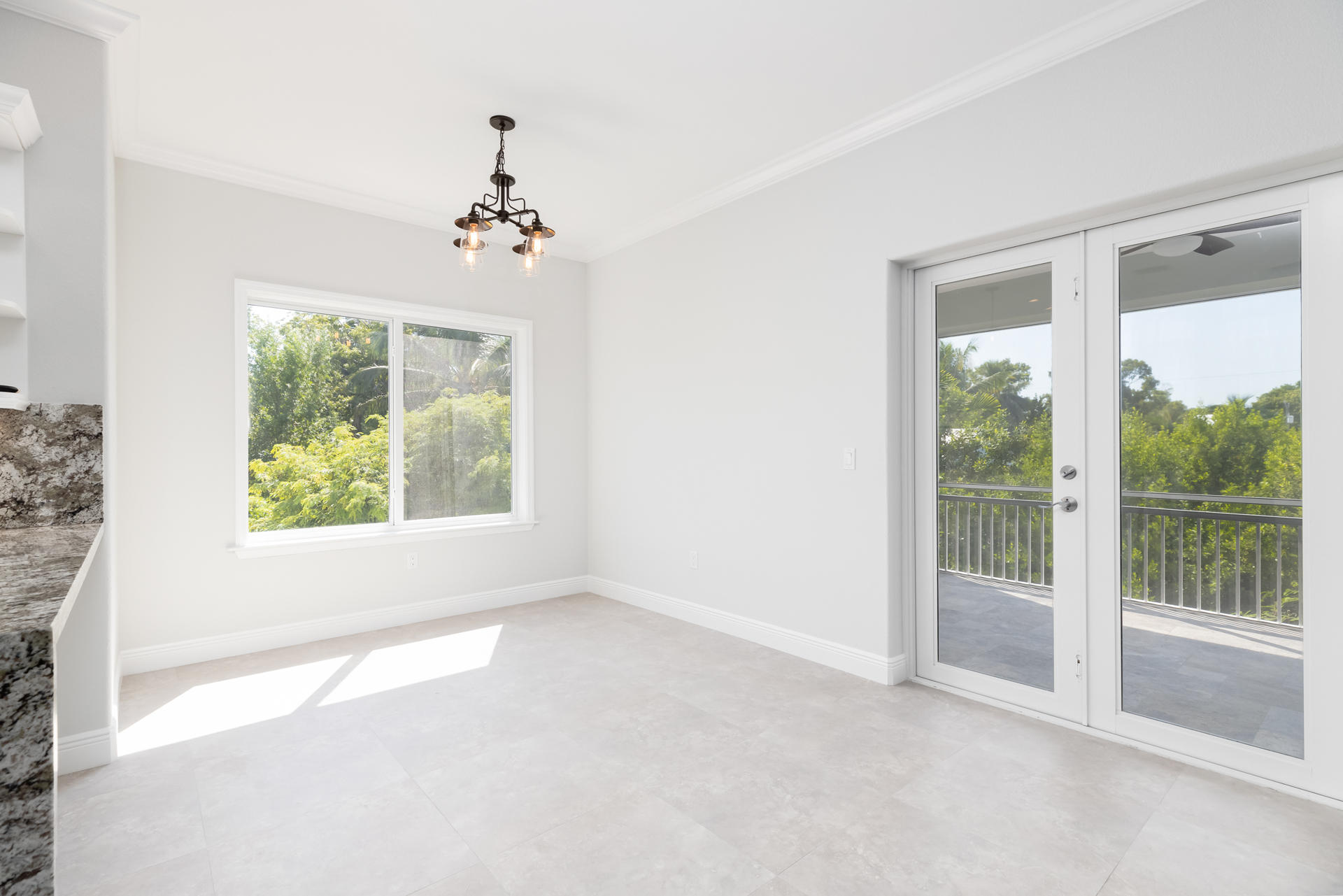 983 Gibraltar Road Key Largo, FL 33037 - Photo 8 of 54 Dining area