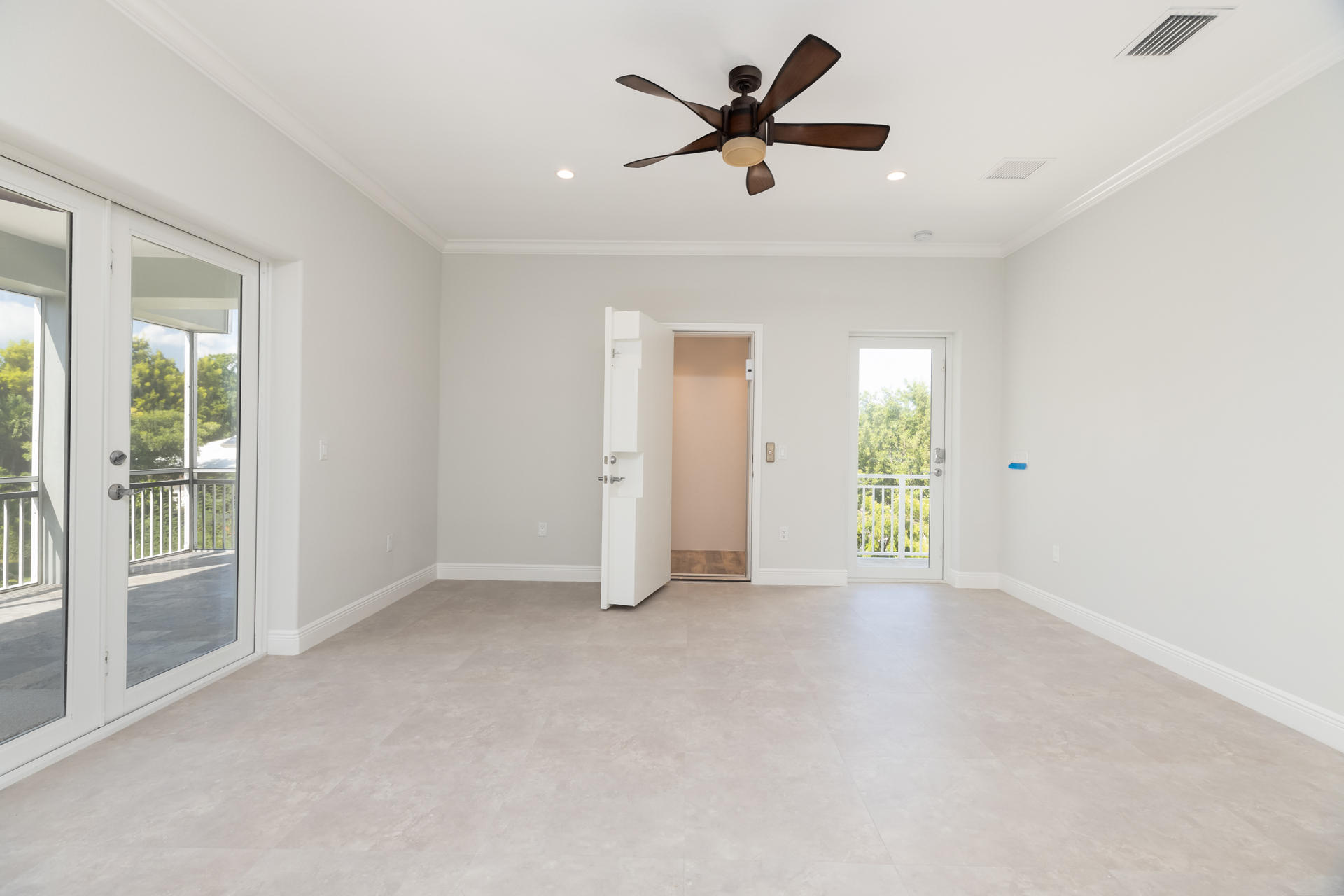 983 Gibraltar Road Key Largo, FL 33037 - Photo 10 of 54 Living area