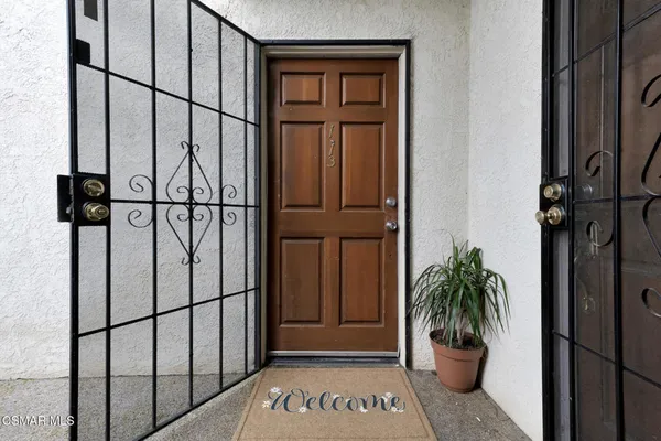 a view of entryway with a potted plant