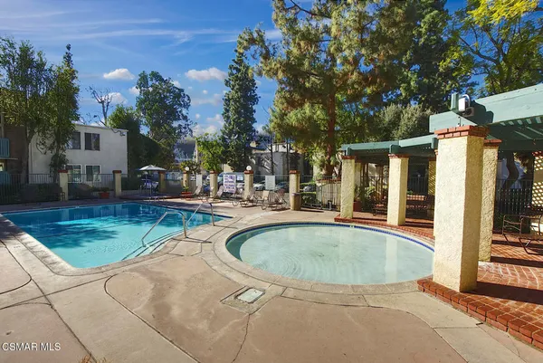 $3,100 | 5700 Etiwanda Avenue, Unit 113, Tarzana, CA 91356