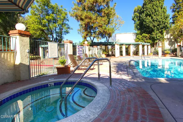 $3,100 | 5700 Etiwanda Avenue, Unit 113, Tarzana, CA 91356