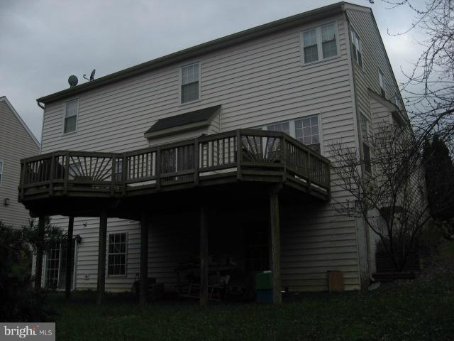 9373 River Crest Road Manassas, VA 20110 - Photo 4 of 7 Exterior (Rear)