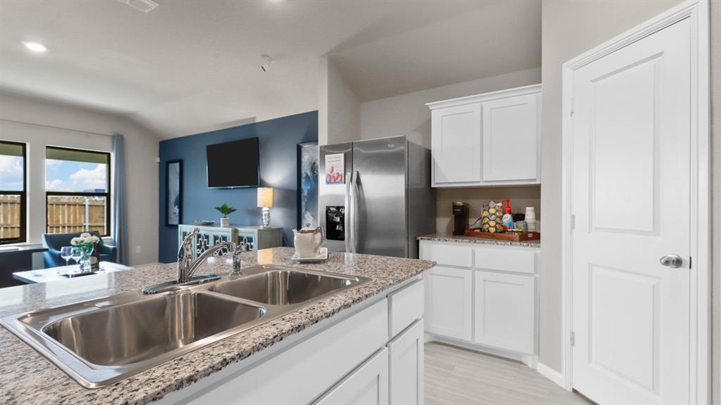 324 Blanco Drive Azle, TX 76020 - Photo 4 of 40