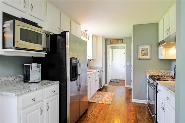 104 Ridgewood Road Franklin, TN 37064 - Photo 5 of 20 This kitchen is incredible!! Granite countertops, hardwood floors, and stainless steel appliances are just a few of the features this kitchen boasts.