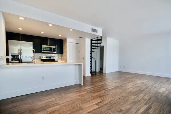 $3,900 | 3186 Bird Avenue, Unit 13, Miami, FL 33133