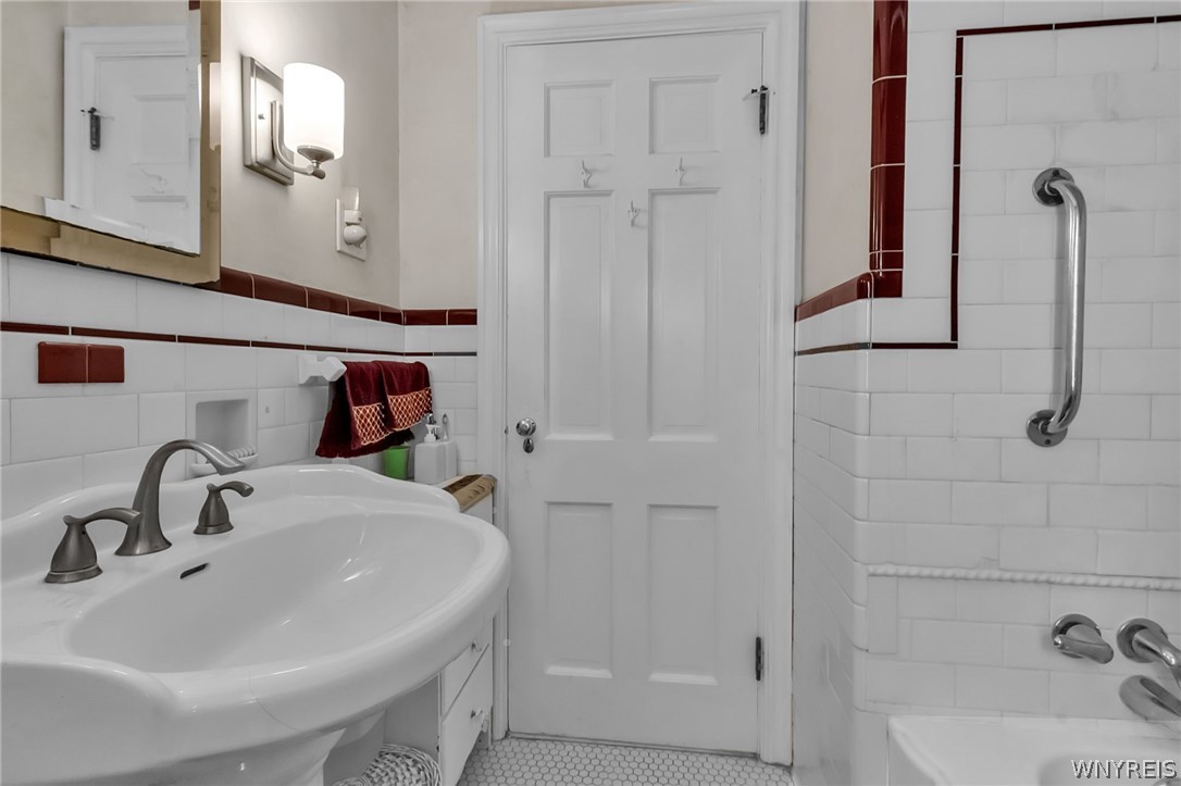 63 Grosvenor Road Tonawanda, NY 14223 - Photo 31 of 44