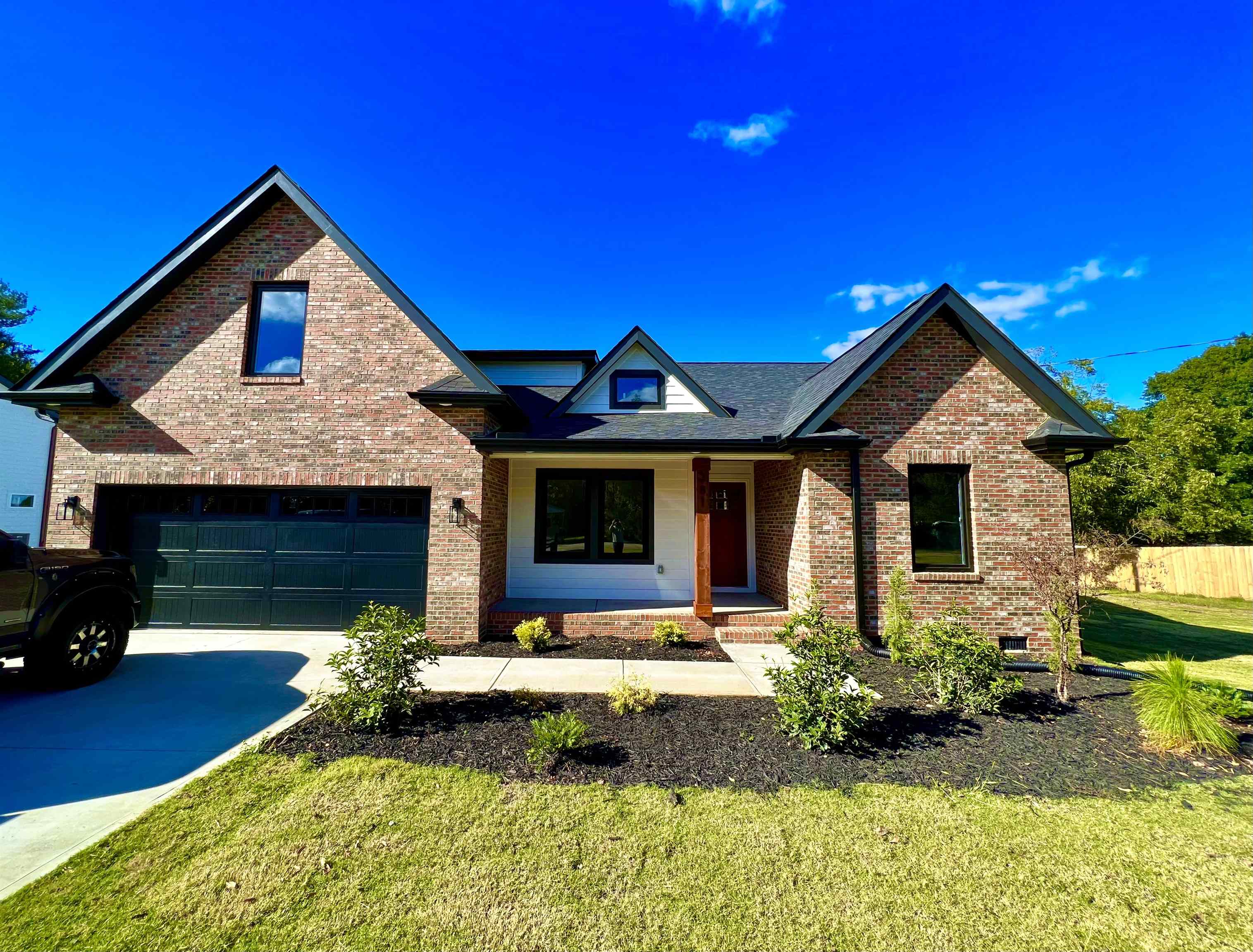 381 Dickson Road Campobello, SC 29322 - Photo 1 of 20