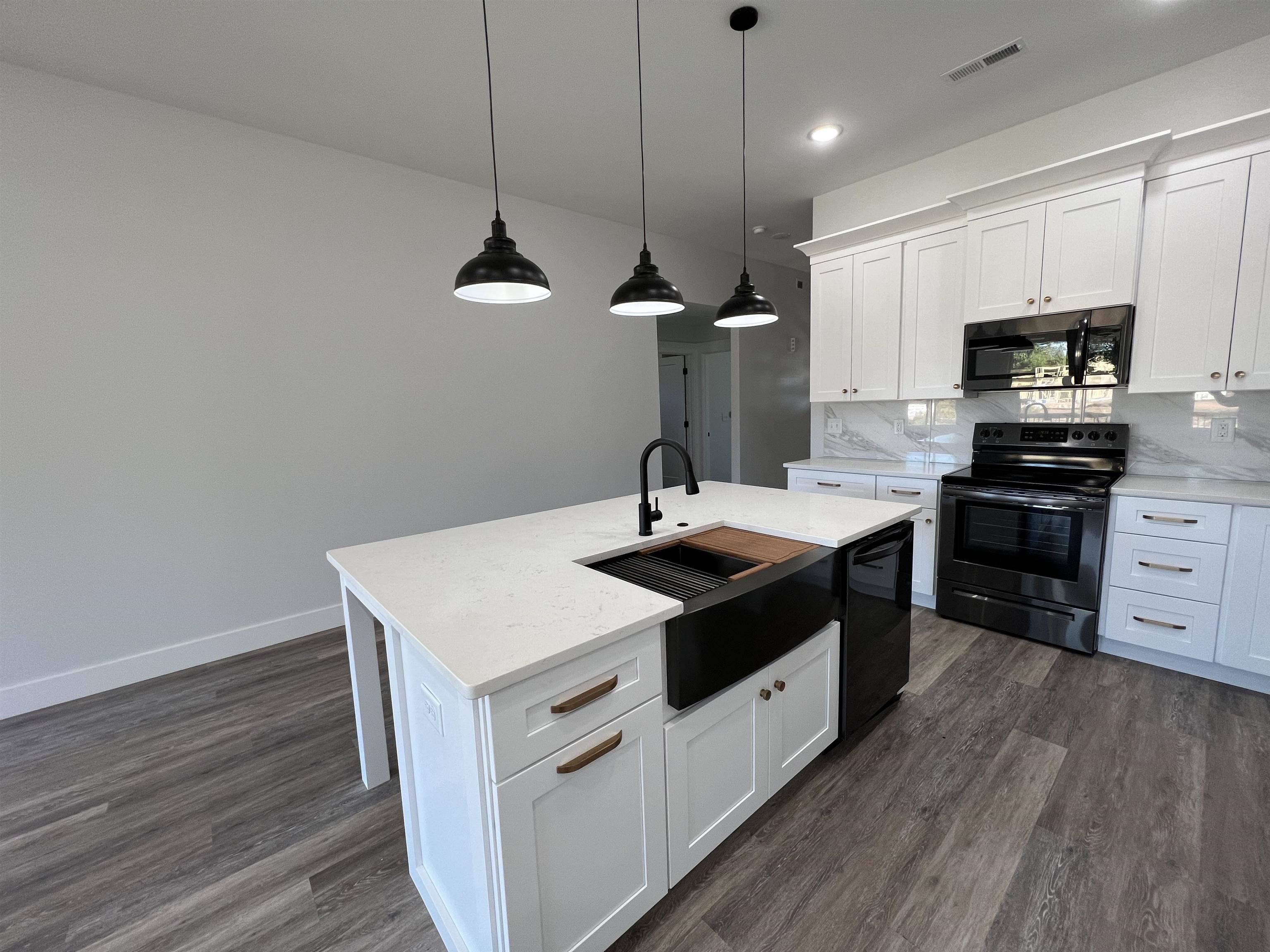381 Dickson Road Campobello, SC 29322 - Photo 4 of 20
