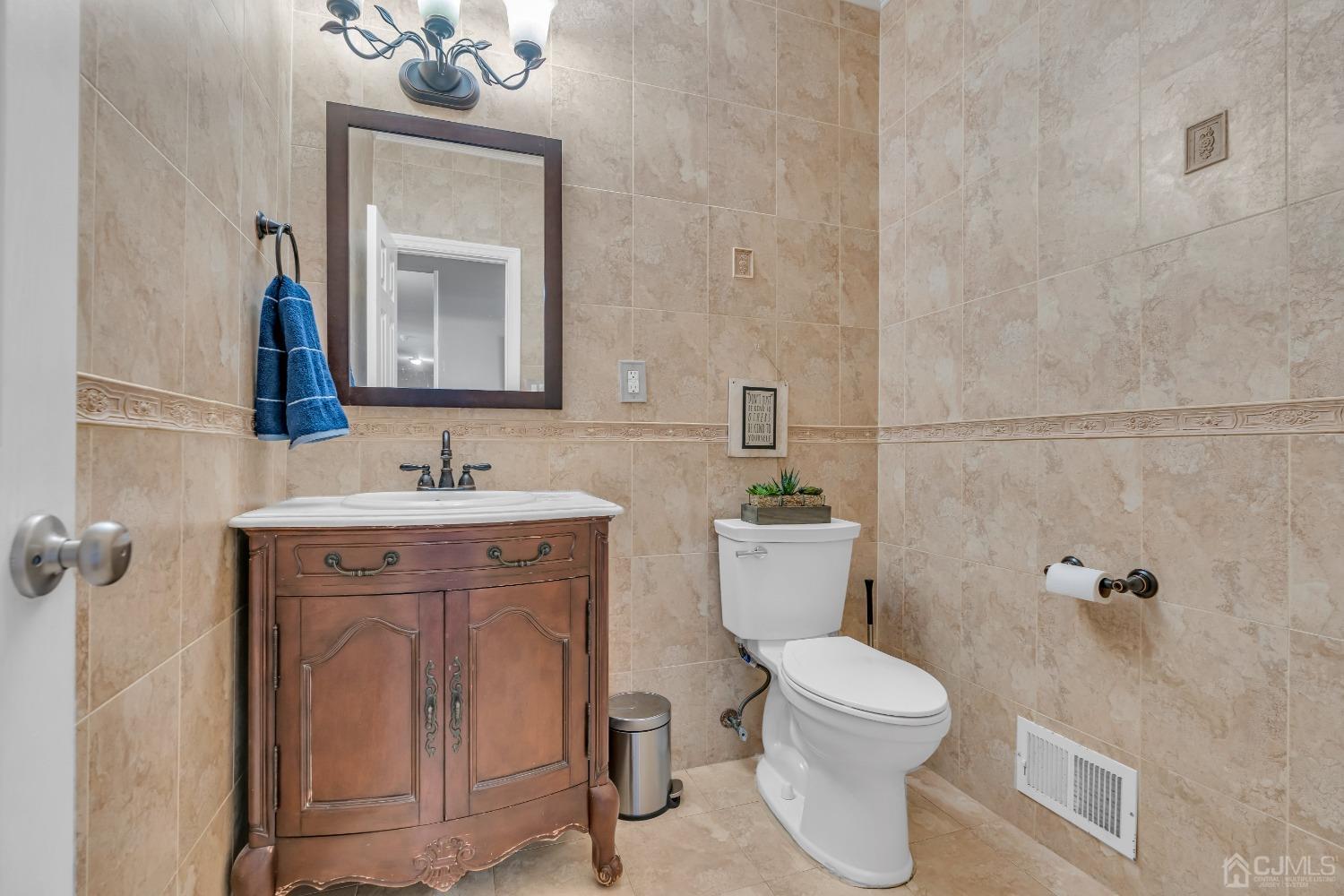 43 Woodmere Road North Brunswick, NJ 08902 - Photo 13 of 47 Gallery Image 13
