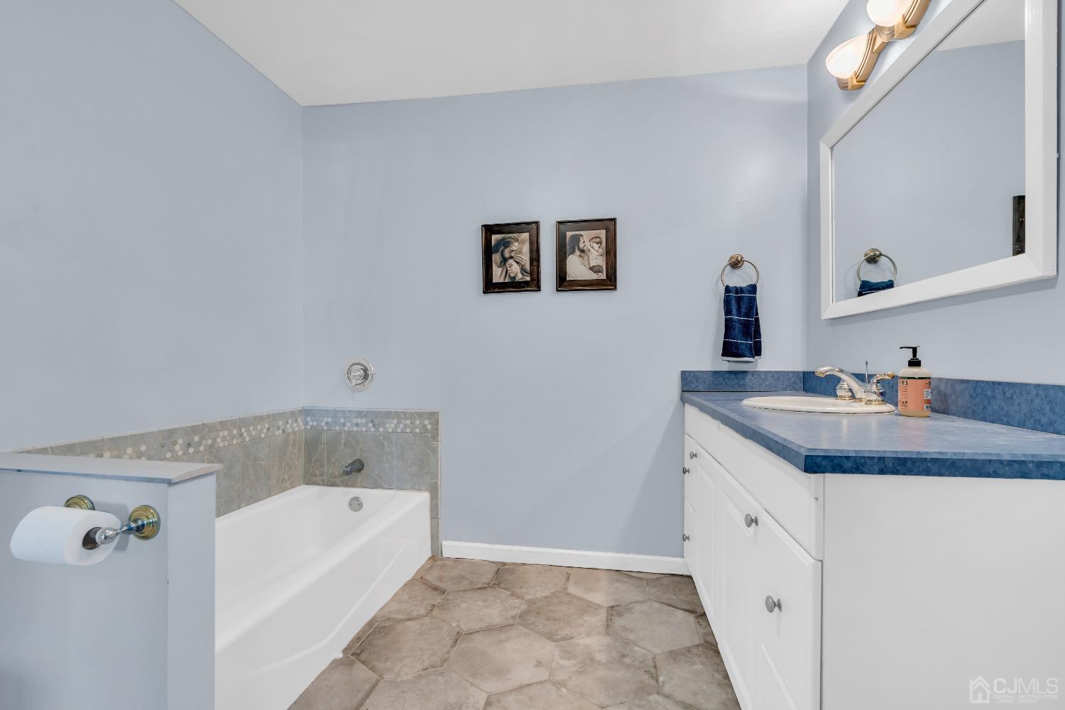 43 Woodmere Road North Brunswick, NJ 08902 - Photo 25 of 47 Gallery Image 25
