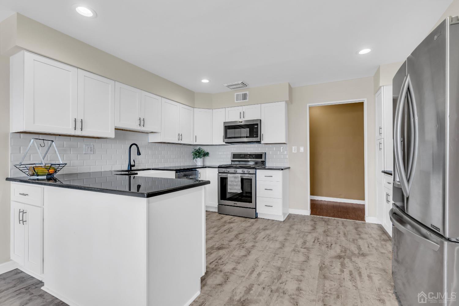 43 Woodmere Road North Brunswick, NJ 08902 - Photo 6 of 47 Gallery Image 6