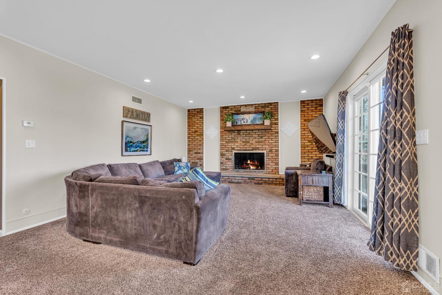 43 Woodmere Road North Brunswick, NJ 08902 - Photo 10 of 47 Gallery Image 10
