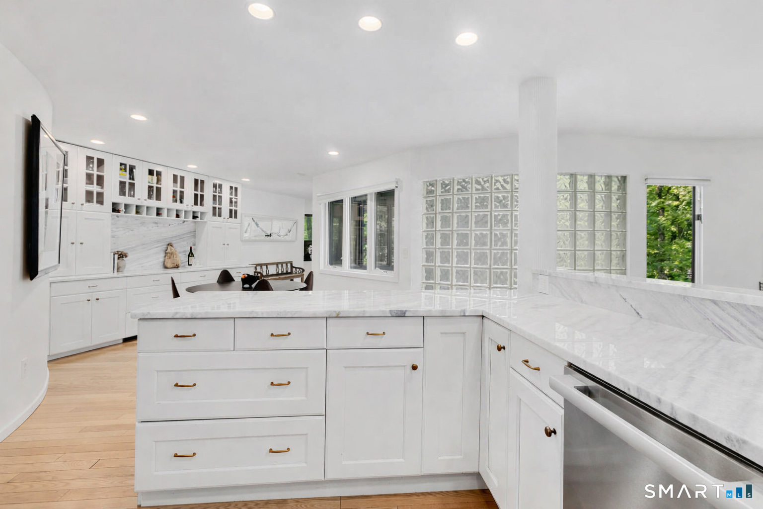 195 Steep Hill Road Weston, CT 06883 - Photo 3 of 32