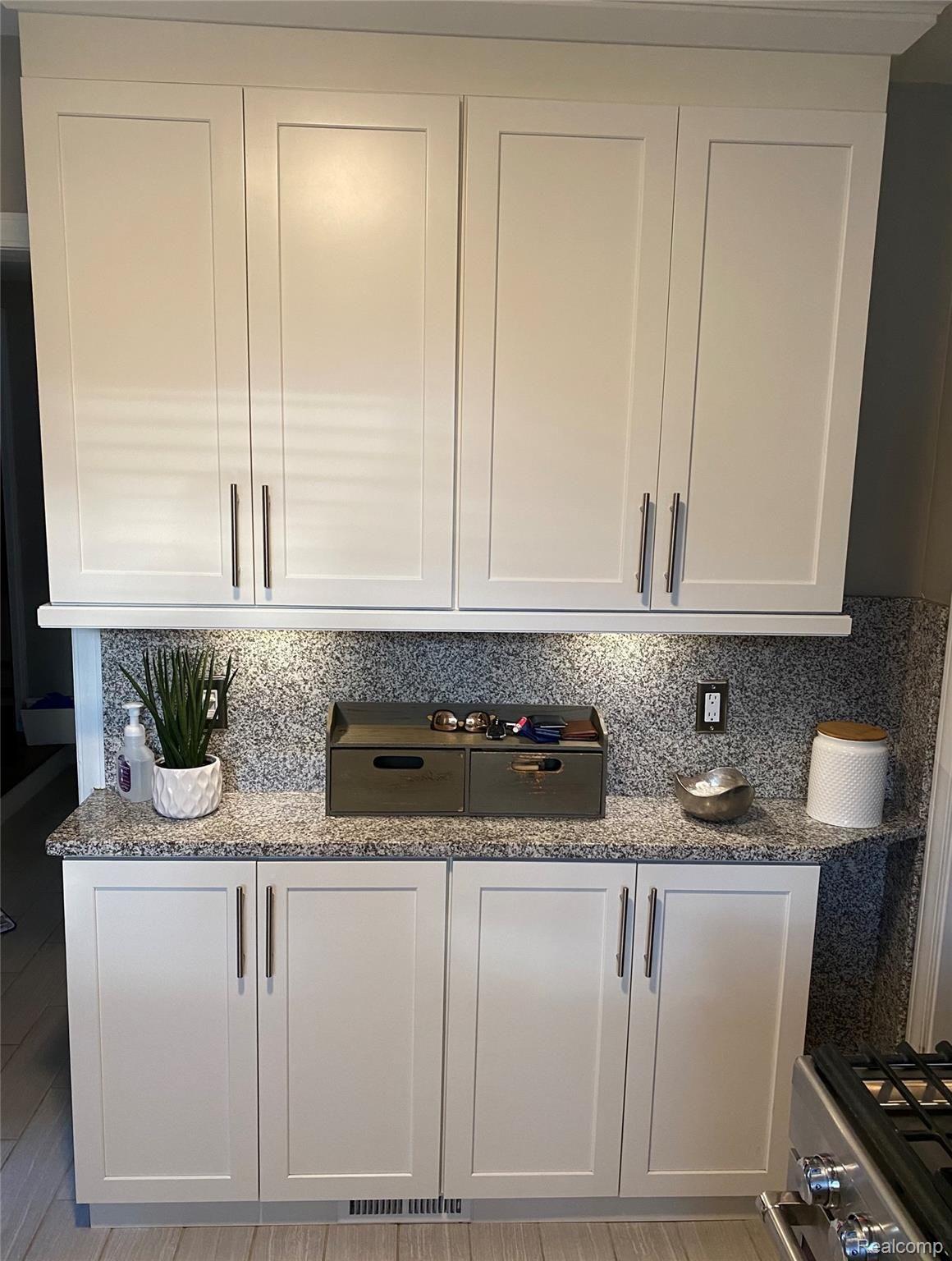 2711 Bembridge Road Royal Oak, MI 48073 - Photo 8 of 25 Kitchen